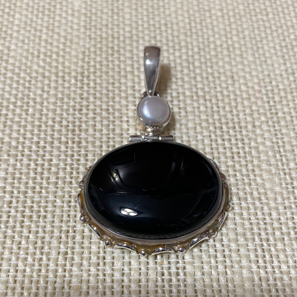 Elegant Black onyx and pearl gemstone sterling silver Pendant